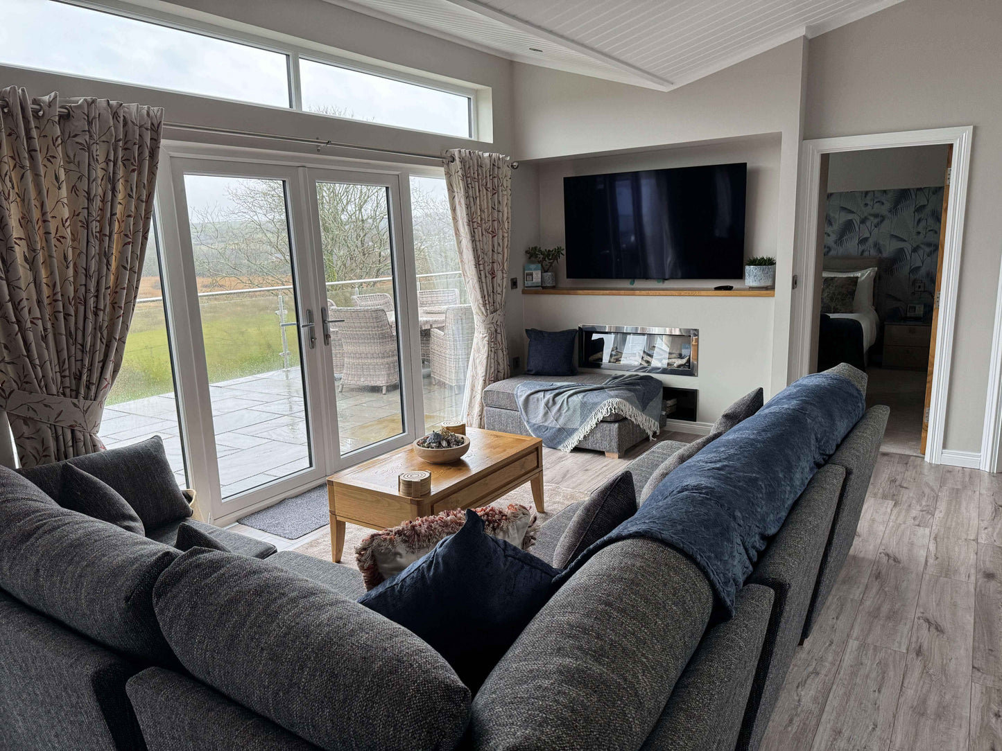 Valley View Lodges - Luxury Lodges with hot tub near Tenby