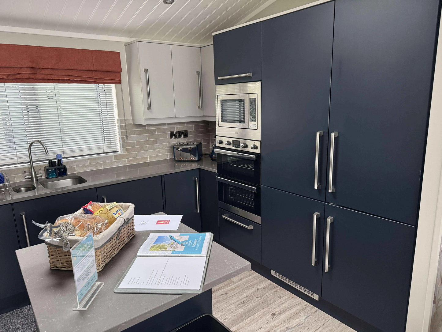 Valley View Lodges - Luxury Lodges with hot tub near Tenby