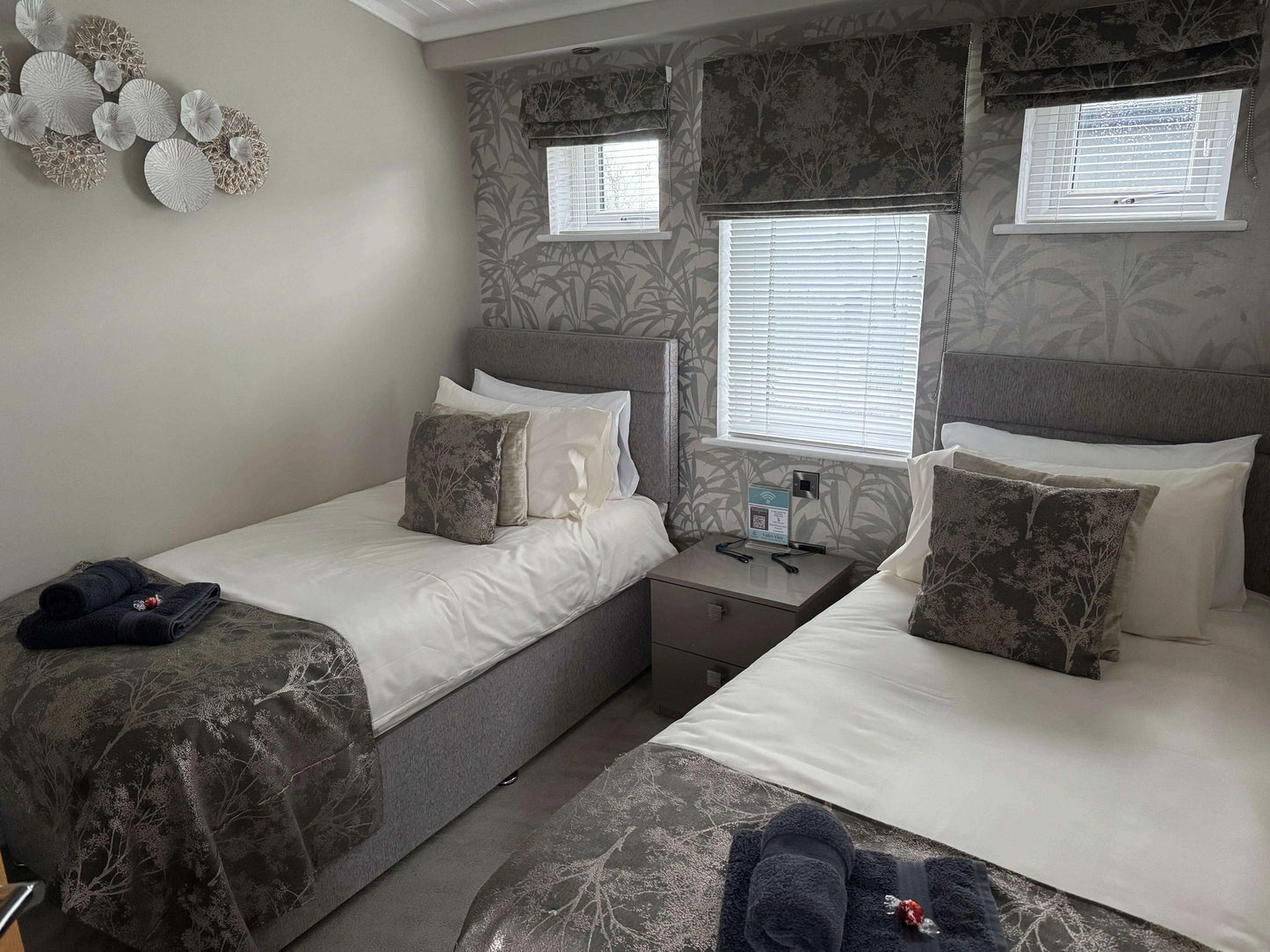 Valley View Lodges - Luxury Lodges with hot tub near Tenby