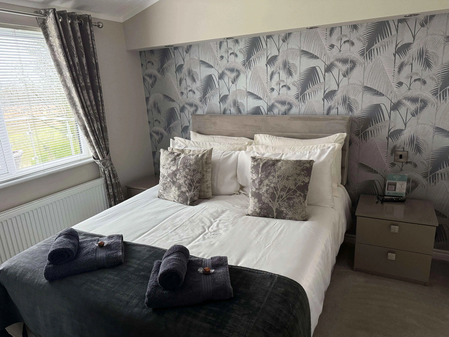 Valley View Lodges - Luxury Lodges with hot tub near Tenby