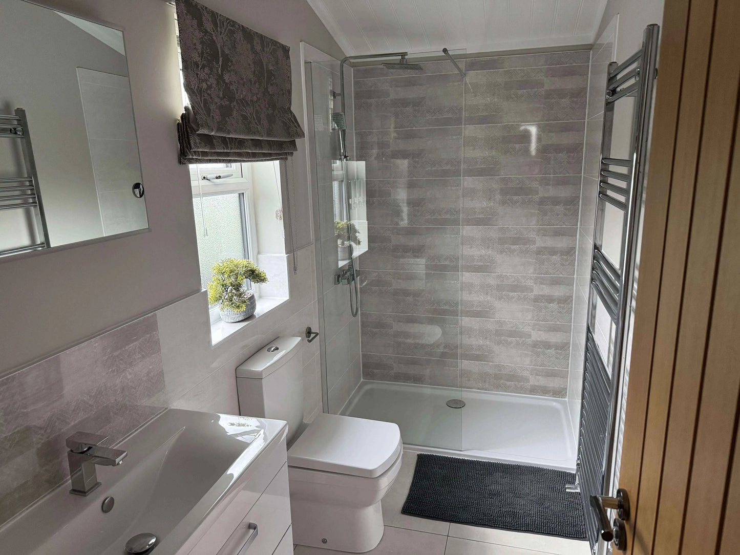 Valley View Lodges - Luxury Lodges with hot tub near Tenby