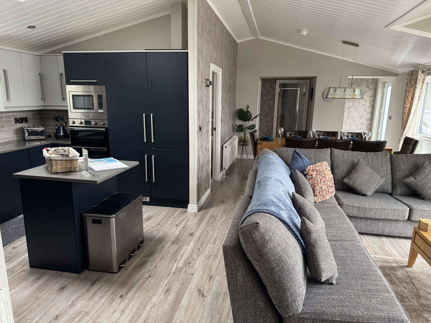 Valley View Lodges - Luxury Lodges with hot tub near Tenby