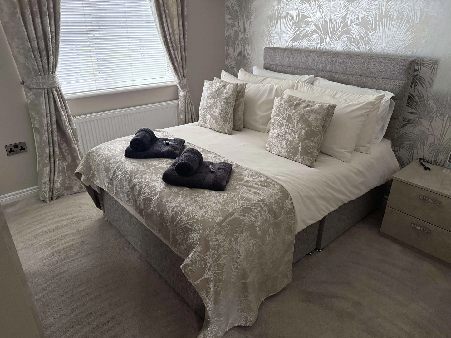 Valley View Lodges - Luxury Lodges with hot tub near Tenby