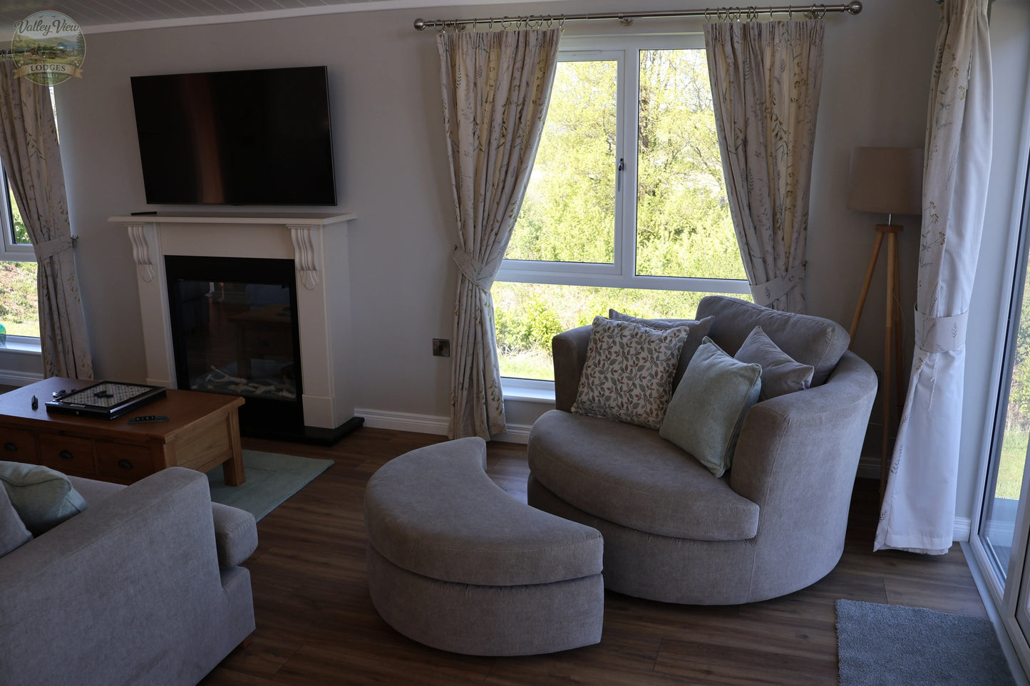 Cwtch Corner - Luxury Lodge with Hot Tub (Penally, Tenby) Finderland