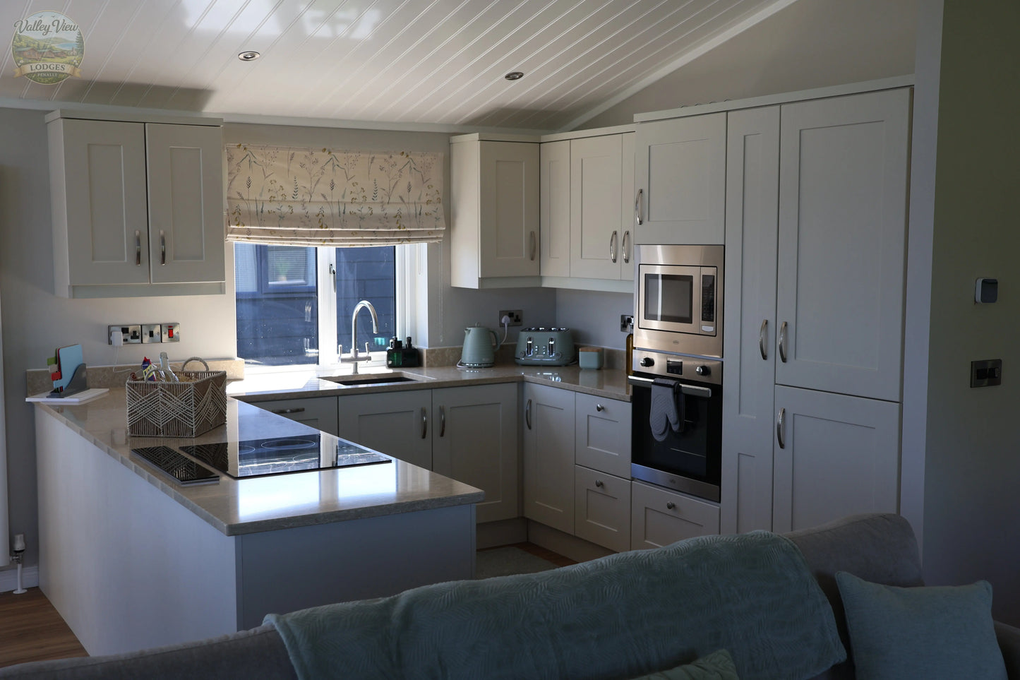 Cwtch Corner - Luxury Lodge with Hot Tub (Penally, Tenby) Finderland