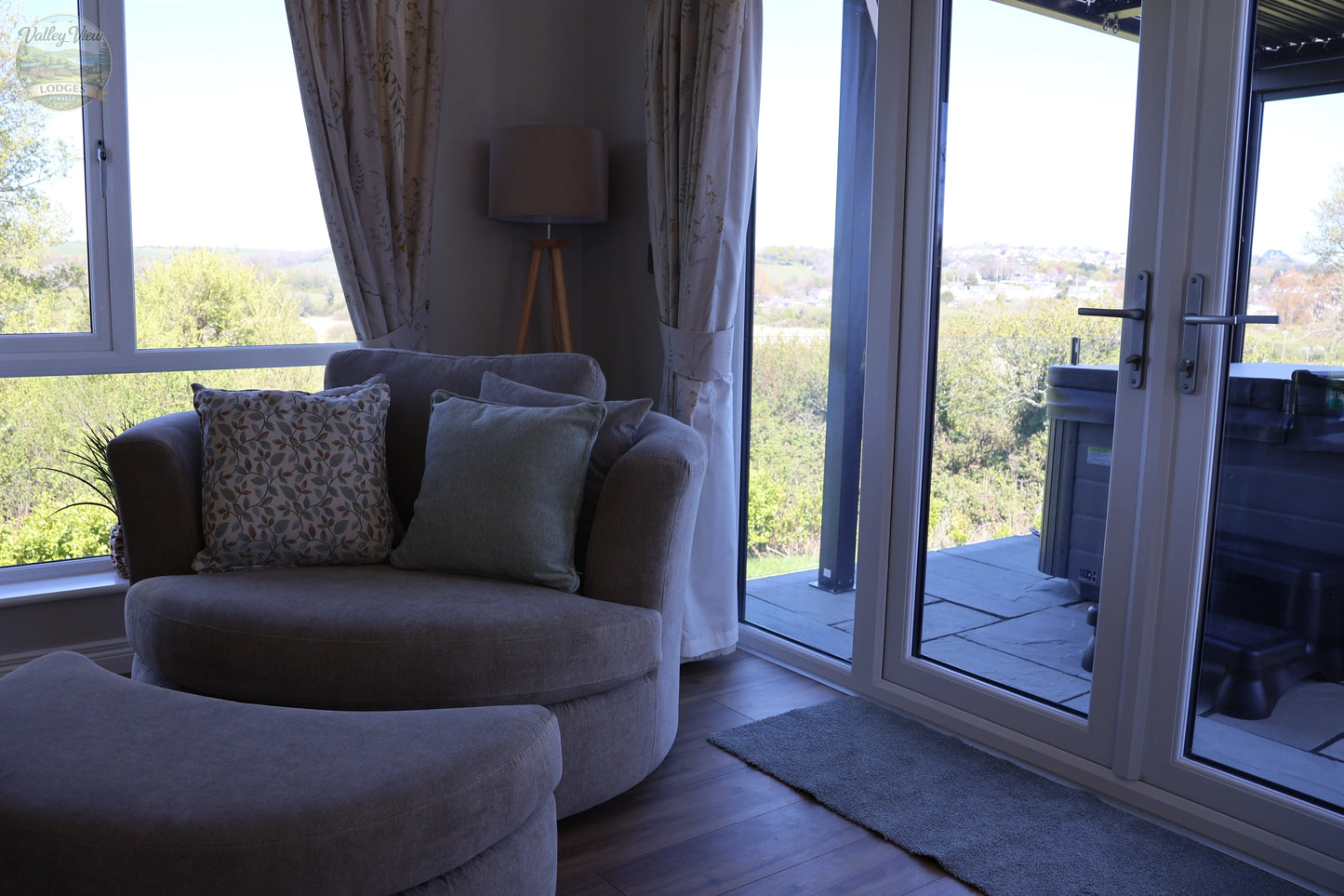 Cwtch Corner - Luxury Lodge with Hot Tub (Penally, Tenby) Finderland