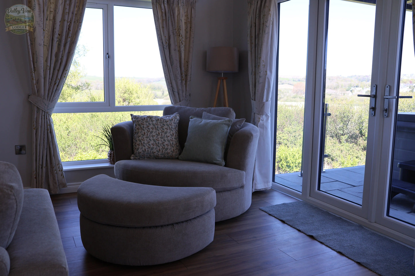 Cwtch Corner - Luxury Lodge with Hot Tub (Penally, Tenby) Finderland