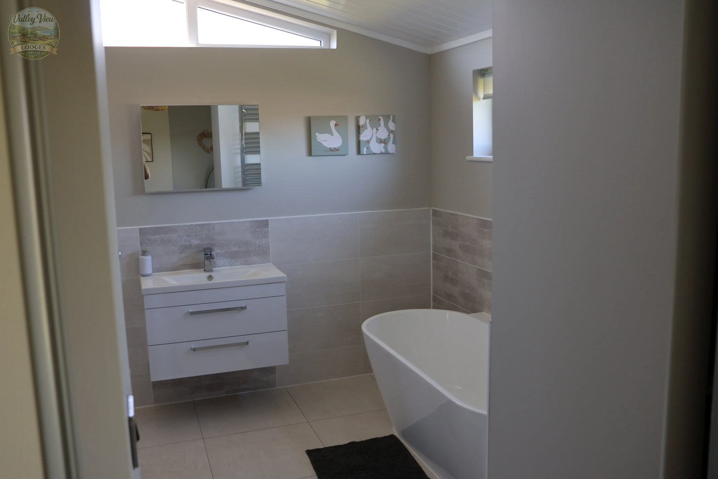 Cwtch Corner - Luxury Lodge with Hot Tub (Penally, Tenby) Finderland