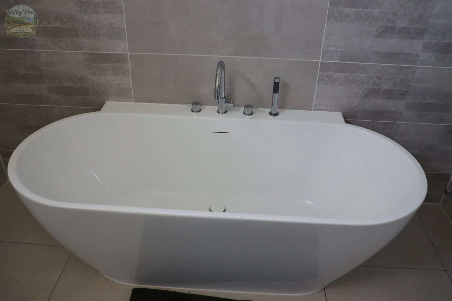 Cwtch Corner - Luxury Lodge with Hot Tub (Penally, Tenby) Finderland