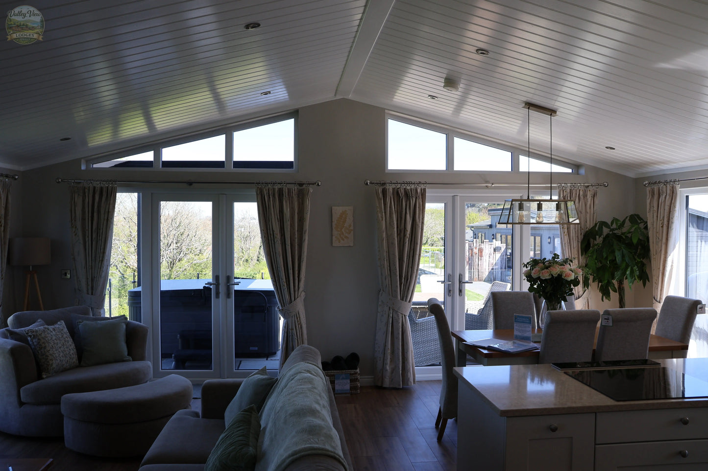 Cwtch Corner - Luxury Lodge with Hot Tub (Penally, Tenby) Finderland